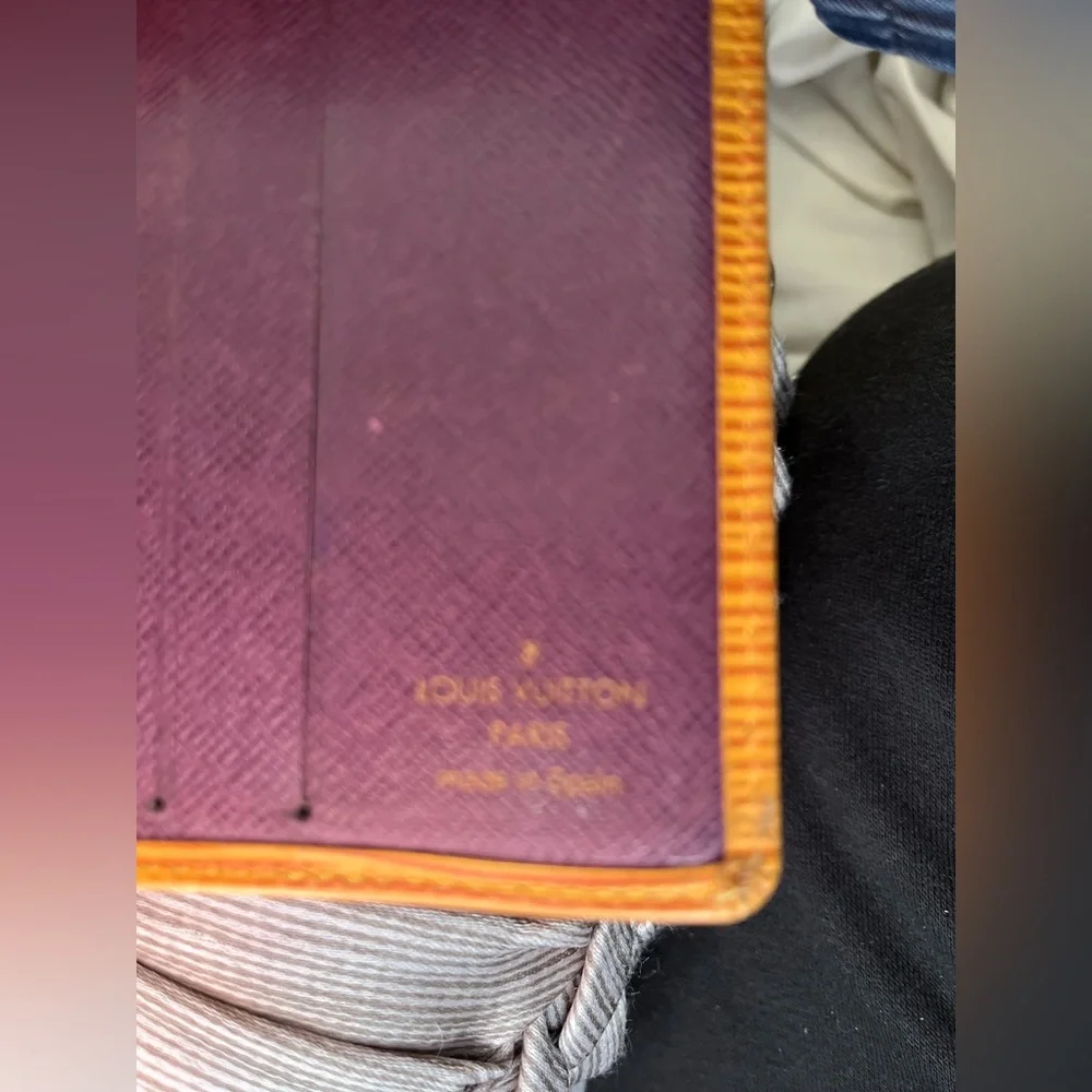 Authentic Louis Vuitton Men’s epi wallet - Picture 3 of 7